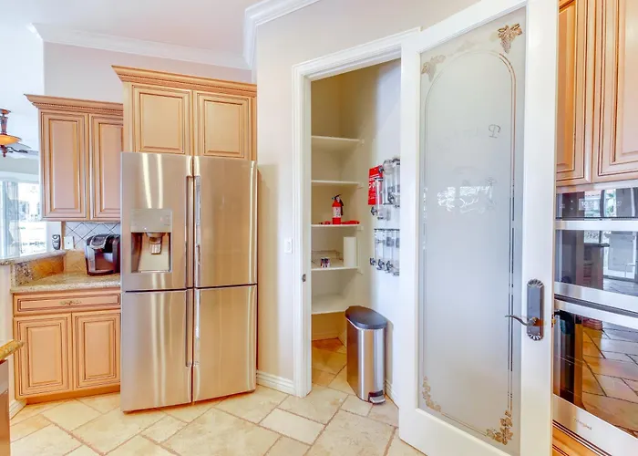 Spacious Luxe W/ Access In Mohave! Holiday home