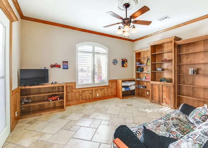 Spacious Luxe W/ Access In Mohave! *